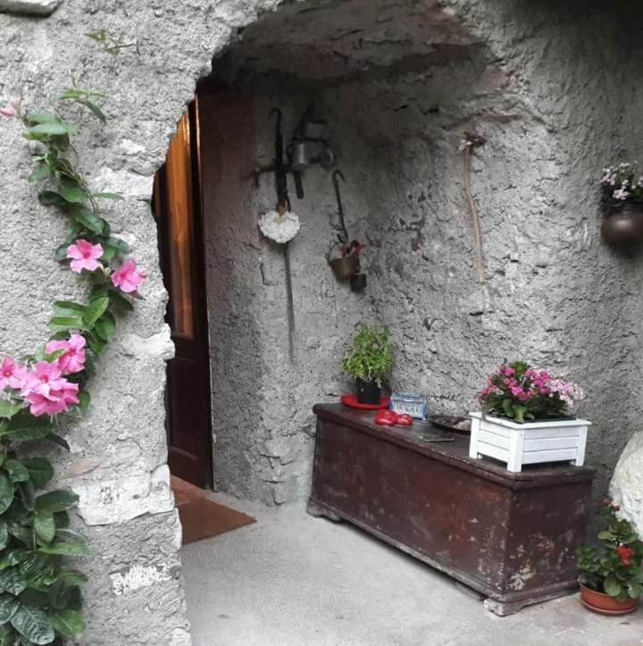 Hotel Casa Lidia Tignale Exterior foto